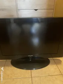 Monitor televizor și imprimantă