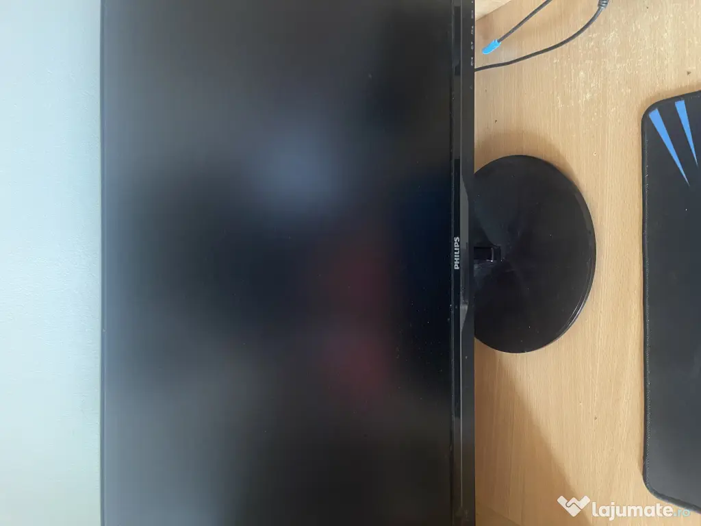 Monitor televizor și imprimantă