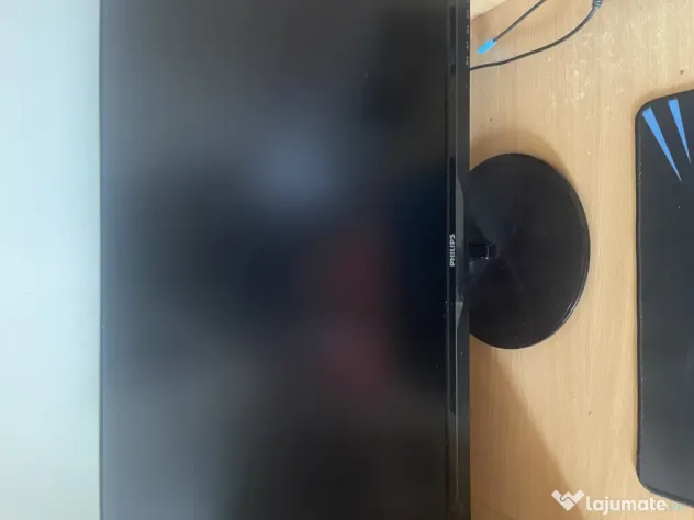 Monitor televizor și imprimantă