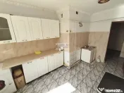Apartament cu 3 camere, complet decomandat – Tecuci