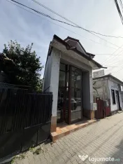CLĂDIRE COMERCIALĂ DE VÂNZARE – 3 NIVELE, ÎN CENTRUL O 