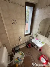 CLĂDIRE COMERCIALĂ DE VÂNZARE – 3 NIVELE, ÎN CENTRUL O 