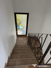 CLĂDIRE COMERCIALĂ DE VÂNZARE – 3 NIVELE, ÎN CENTRUL O 