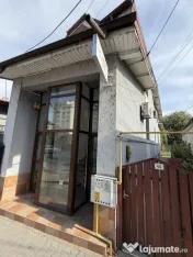 CLĂDIRE COMERCIALĂ DE VÂNZARE – 3 NIVELE, ÎN CENTRUL O 