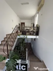 CLĂDIRE COMERCIALĂ DE VÂNZARE – 3 NIVELE, ÎN CENTRUL O 