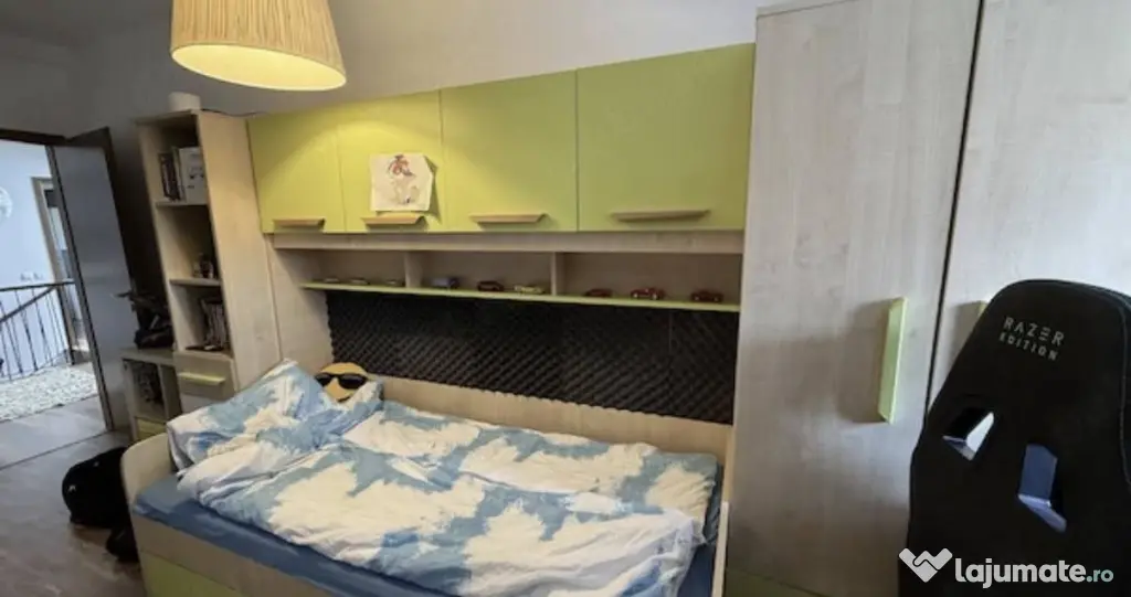 Mobila camera tineret pat dulap birou rafturi