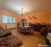 Apartament de vanzare cu 3 camere si 2 bai, decomandat, zona Sagului