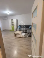 Apartament de vanzare cu 3 camere, 2 bai, zona Soarelui 