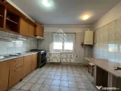 Apartament cu 3 camere, 2 bai, decomandat, centrala proprie, Sagulu 
