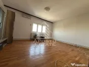 Apartament cu 3 camere, 2 bai, decomandat, centrala proprie, Sagulu 