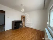 Apartament cu 3 camere, 2 bai, decomandat, centrala proprie, Sagulu 