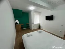 Apartament 2 camere la prima ,curte-zona Sinaia, centru