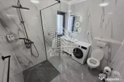 Casa pe parter, individuala de vanzare, 5 camere, 3 bai, Girocului 
