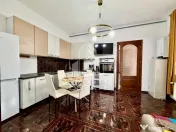 Casa indiviuala de vanzare,7 camere, teren 600 mp, zona Lipovei 