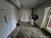 Casă veche de vânzare în Pesac, teren 1.439 mp. 