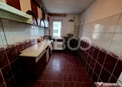 Apartament 2 camere semidecomandat de vanzare etaj 3 T. Vlad 