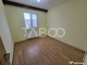 Apartament 2 camere semidecomandat de vanzare etaj 3 T. Vlad 