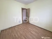 Apartament 2 camere semidecomandat de vanzare etaj 3 T. Vlad 
