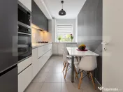 Apartament modern cu 3 camere, șemineu, 2 balcoane și parc 