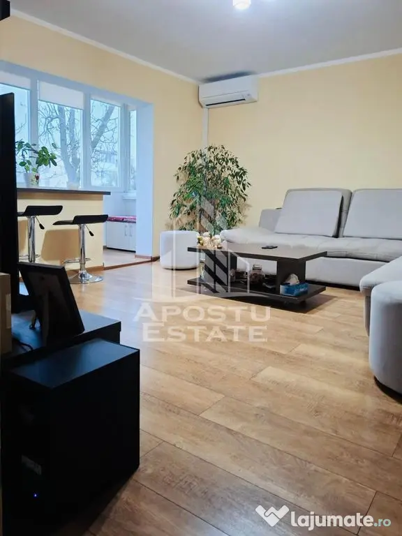 Apartament 4 camere, zona Confectii - Arad (Arad)