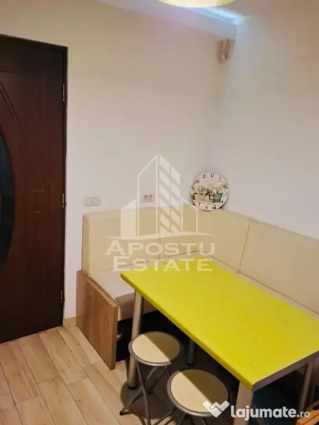 Apartament 4 camere, zona Confectii - Arad (Arad)