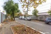 Straulesti - str. Pietrosita nr. 10, Casa demolabila cu teren 388 mp 