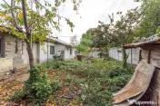 Straulesti - str. Pietrosita nr. 10, Casa demolabila cu teren 388 mp