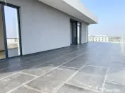 Penthouse 3 Camere, 82mp Utili,2 Locuri Parcare in CF-Toront 
