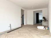 Penthouse 3 Camere, 82mp Utili,2 Locuri Parcare in CF-Toront 