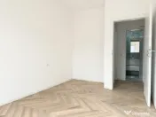 Penthouse 3 Camere, 82mp Utili,2 Locuri Parcare in CF-Toront 