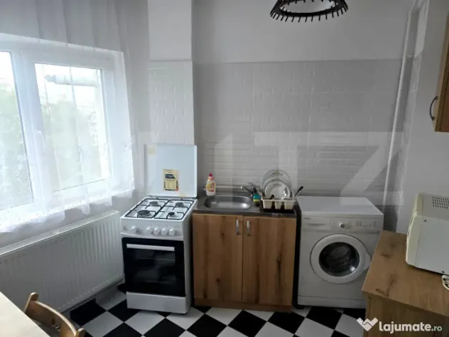 Garsoniera 28 mp cu balcon si vedere la Cetate – Zona Cent - Deva (Hunedoara)