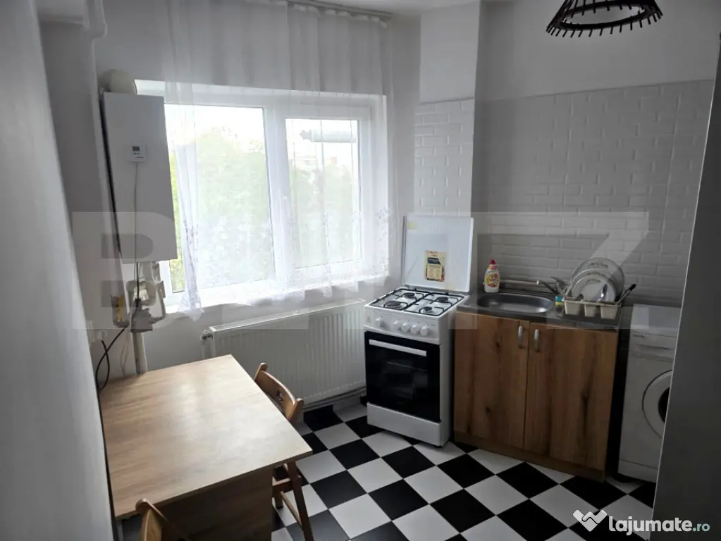 Garsoniera 28 mp cu balcon si vedere la Cetate – Zona Cent - Deva (Hunedoara)