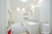 De vânzare apartament cu 3 camere în Oradea, zona Decebal 