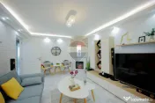 De vânzare apartament cu 3 camere în Oradea, zona Decebal 