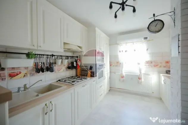 De vânzare apartament cu 3 camere în Oradea, zona Decebal - Oradea (Bihor)
