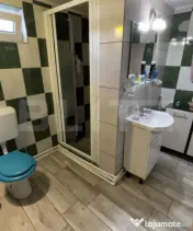 Vilă P+M cu 3 dormitoare, curte amenajată și utilități 