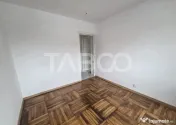 Apartament 70 mp semidecomandat 3 camere balcon 6 mp Bulevar 