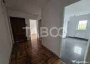 Apartament 70 mp semidecomandat 3 camere balcon 6 mp Bulevar 