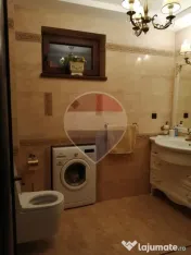 Casă / Vilă cu 9 camere de vânzare