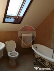 Casă / Vilă cu 9 camere de vânzare