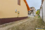Proprietate si cu potential investitional, 2 imobile, vila 5