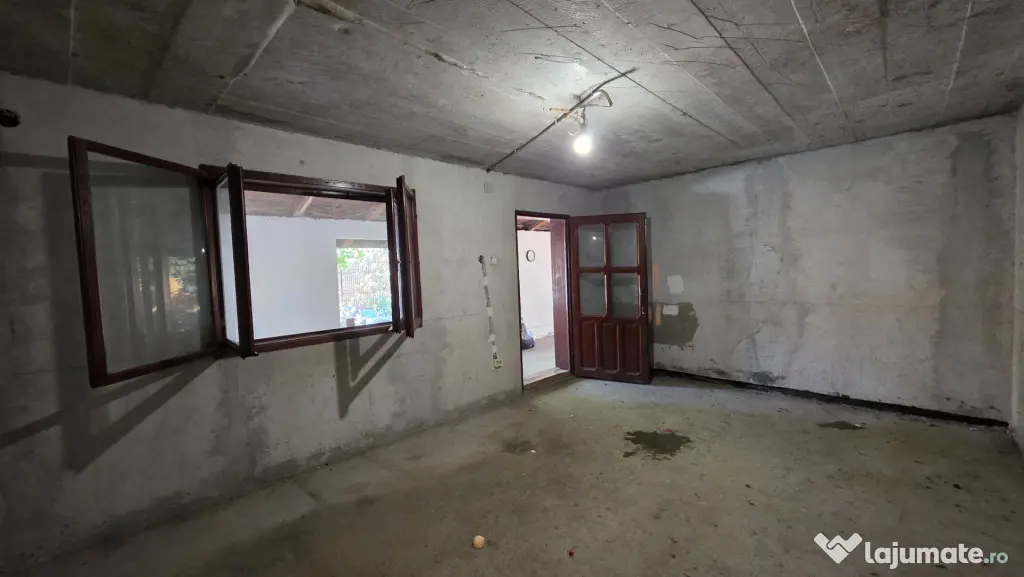 Casa individuala cu 4 camere, curte generoasa si anexa in Pl - Timisoara (Timis)