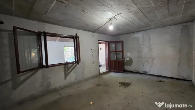 Casa individuala cu 4 camere, curte generoasa si anexa in Pl - Timisoara (Timis)