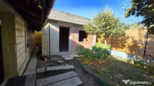 Casa individuala cu 4 camere, curte generoasa si anexa in Pl - Timisoara (Timis)