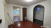 Casa individuala cu 4 camere, curte generoasa si anexa in Pl 