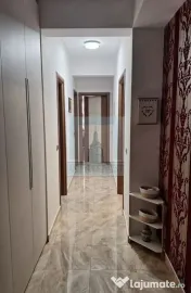 Vând apartament 3 camere decomandat-zona Tractorul/Isaran 