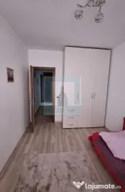 Vând apartament 3 camere decomandat-zona Tractorul/Isaran 