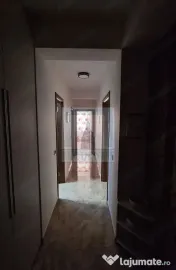 Vând apartament 3 camere decomandat-zona Tractorul/Isaran 