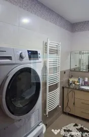 Vând apartament 3 camere decomandat-zona Tractorul/Isaran 