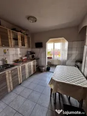 Apartament 2 camere, decomandat, zona Blocuri 